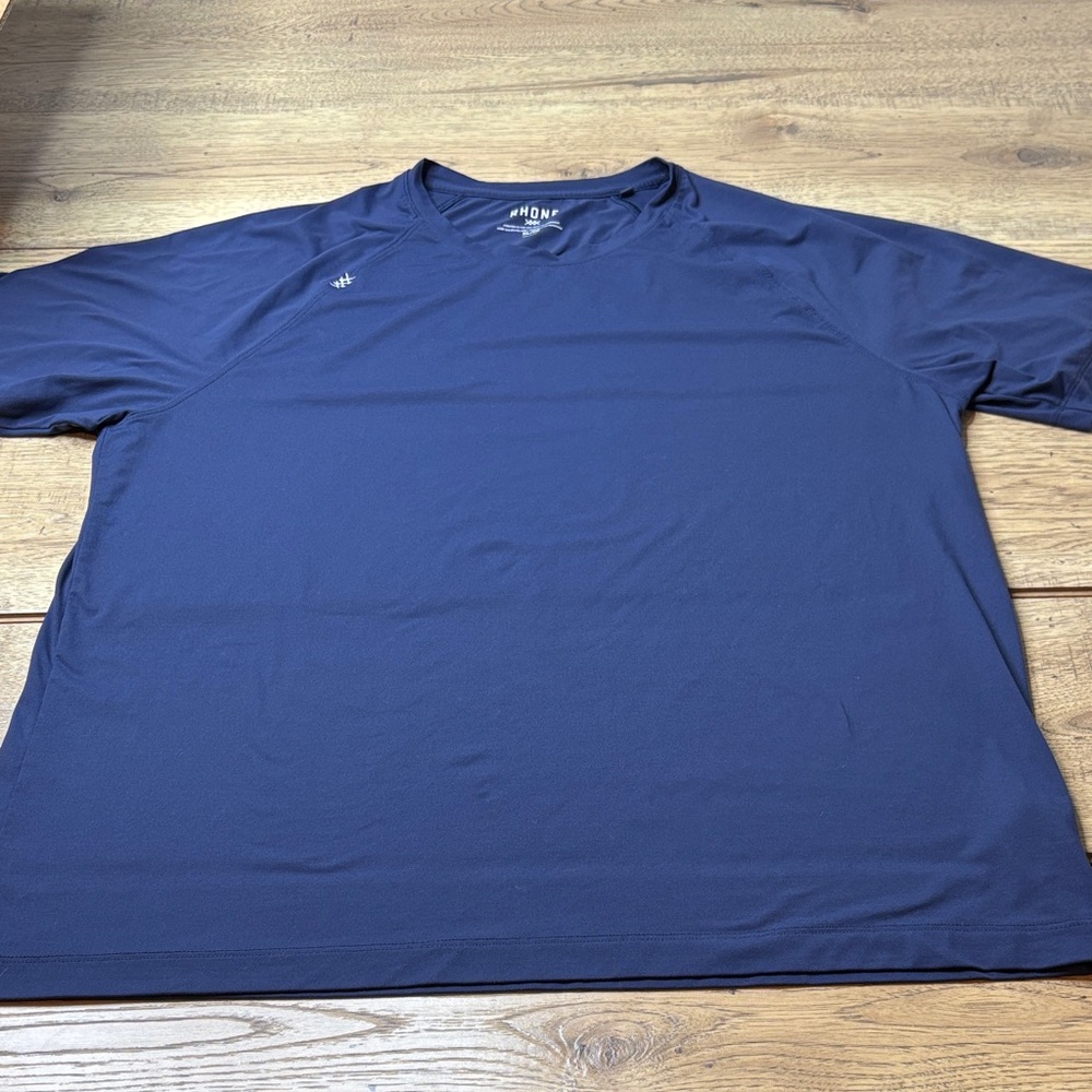 Men’s RHÔNE Reign S/S Performance Tshirt Size XL Navy Blue